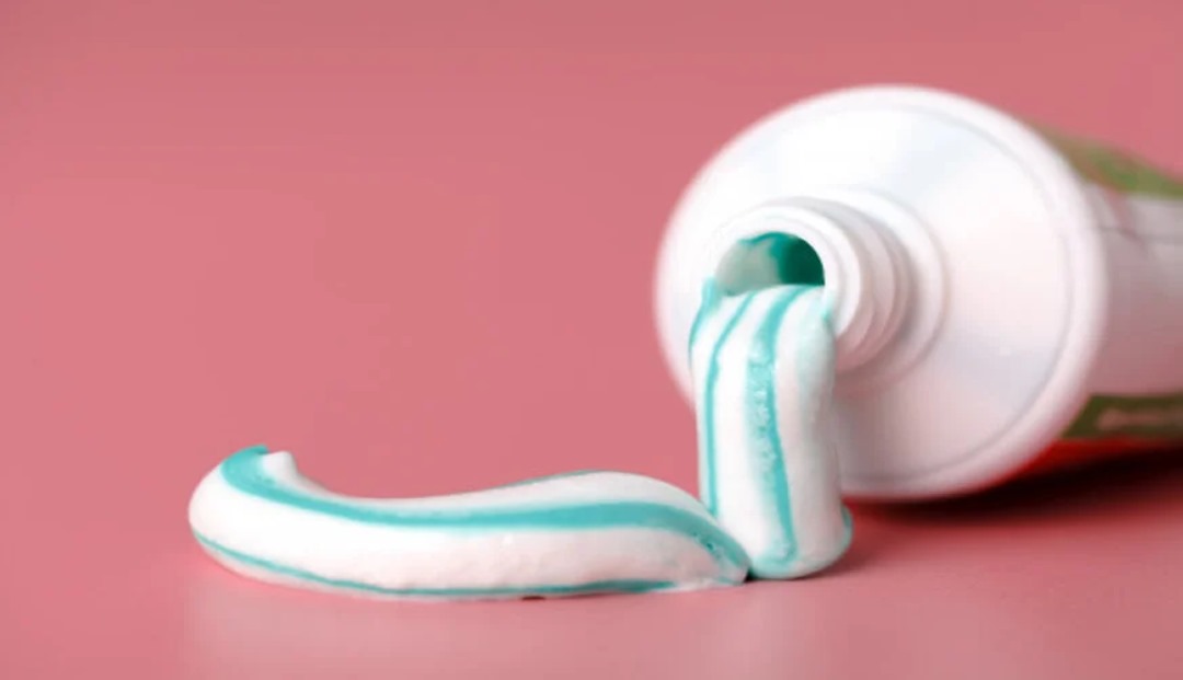 Kem đánh răng giúp môi loại bỏ vi khuẩn